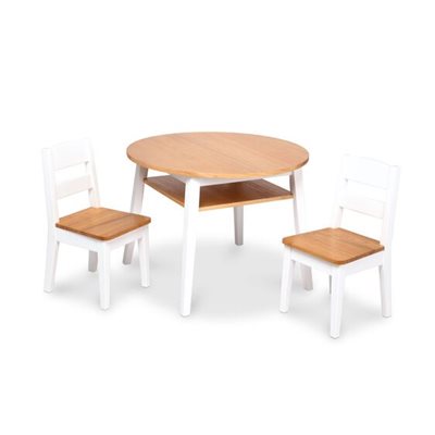 שולחן עם כיסאות לאירוח ומשחק מבית מליסה ודאג