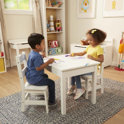 שולחן ו 2 כיסאות מעץ - גימור לבן, מליסה ודאג